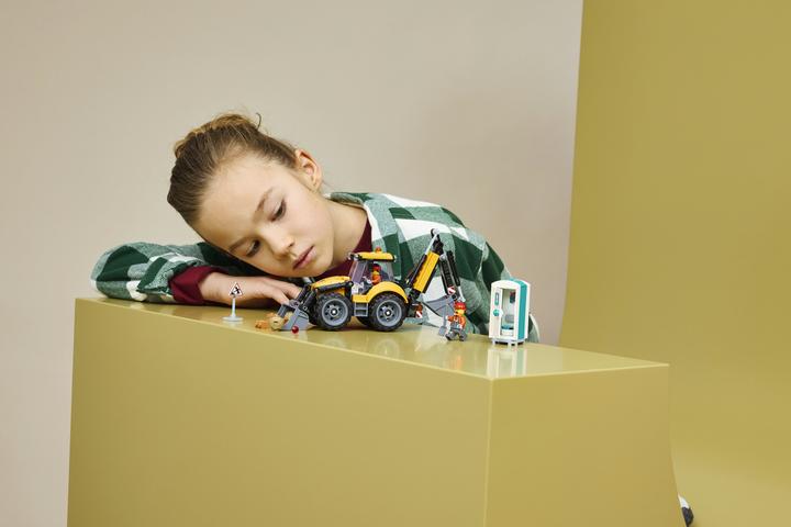 Actual product image LEGO 60480 Gelber Baggerlader