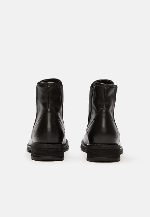 Image du produit Felmini Cooper C418, la bottine chelsea biker de, est fabriquée en cuir lisse, avec un fini (40)