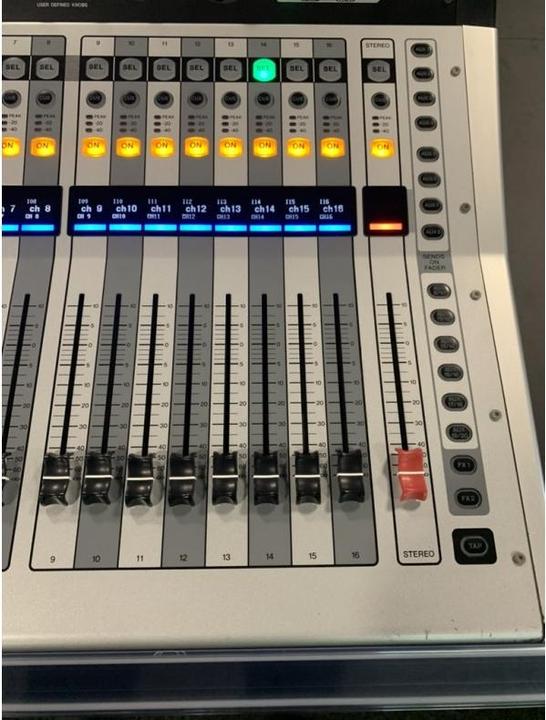 Actual product image Yamaha TF1 (Studio- and Livemixer)