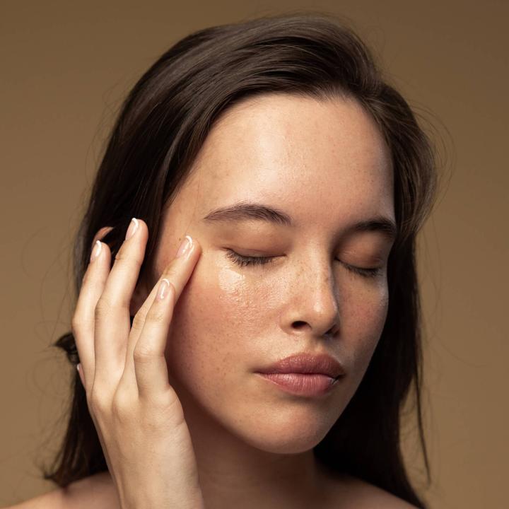 Immagine prodotto Antipodes Anoint H O De-Puffing Eye Gel Gel idratante per gli occhi gonfi Occhiaie e Borse al Caffè Cucchiaio (Gel per la cura degli occhi, 30 ml, Giorno + Notte)