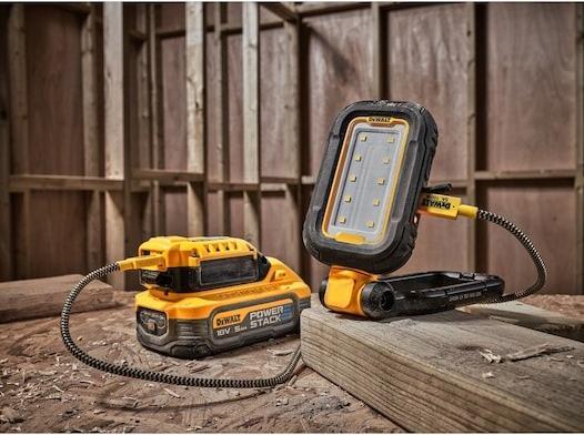 Image du produit DeWalt Lampe de travail à LED, 1000 lumens, batterie interne rechargeable, IP54, (DCL182-XJ) (1000 lm)