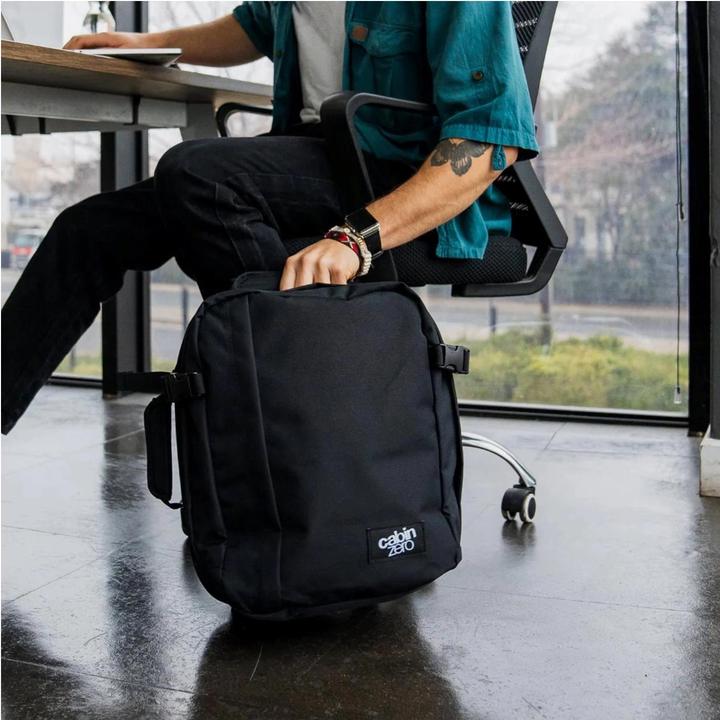Actual product image Cabin zero Classic 28L backpack 39 cm laptop compartment (28 l)