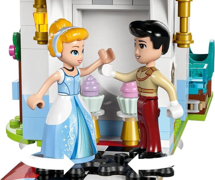 Image du produit LEGO Cinderellas Schloss und Pferdekutsche (43275, LEGO Disney)