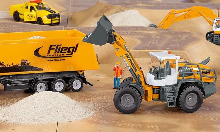 Actual product image Siku Wheel loader Liebherr L556 Super, 1:50, metal, plastic, from 3 years old