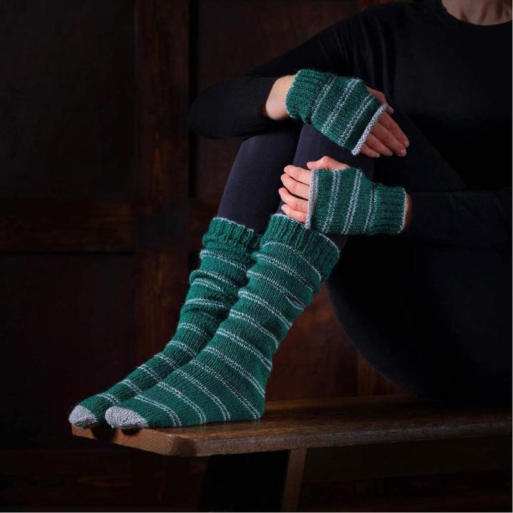 Actual product image Thumbs Up Harry Potter - Slytherin knit set house socks and mittens