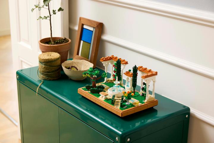 Image du produit LEGO Springbrunnen Garten (10359, LEGO Icons)