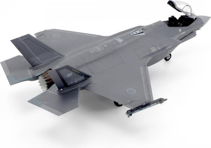 Actual product image Tamiya 1:72 I/T F-35A Lightning II