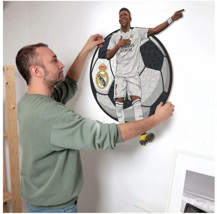 Actual product image Iconic Vinicius Jr. - Real Madrid - Wooden Puzzle Size S (150 pieces) (150 pieces)