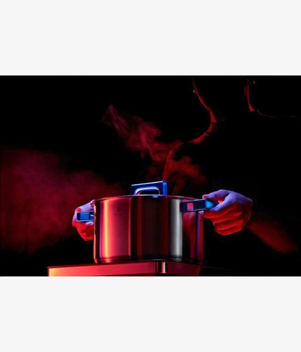 Image du produit WMF Ultimate Cool+ Cocotte avec couvercle, 20 cm (20 cm, Casserole, Acier inoxydable)