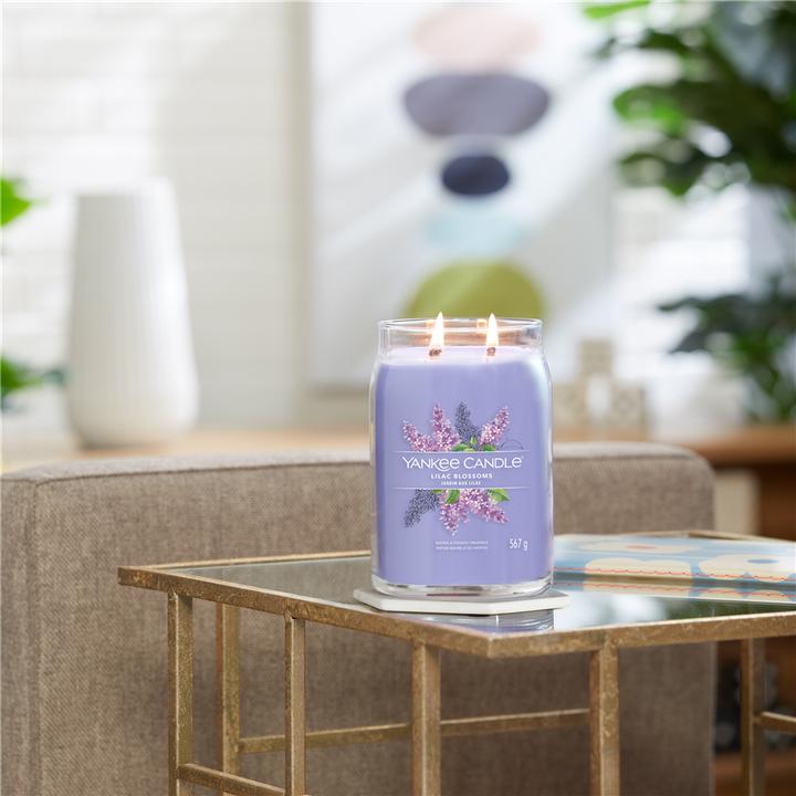 Actual product image Yankee Candle Duftkerze Lilac Blossoms Signature Large Jar (567 g)