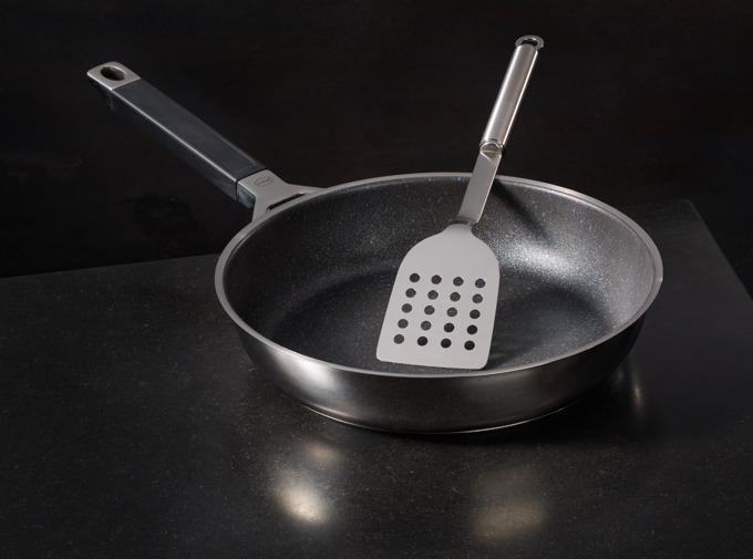 Actual product image Rösle Pfannenschaufel gelocht