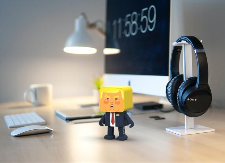 Actual product image Mobility on Board Dancing President speaker Donald Trump (4 h, Rechargeable battery operated)