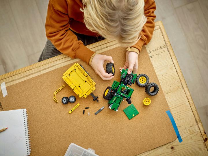 Produktbild LEGO John Deere 9620R 4WD Tractor (42136, LEGO Technic)
