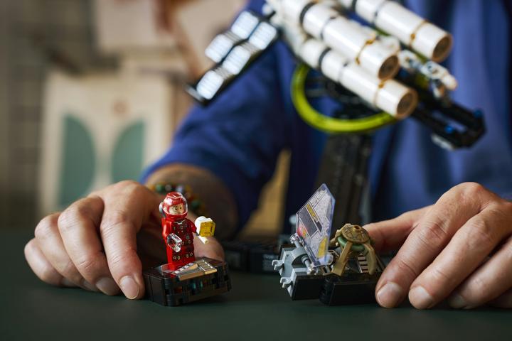 Actual product image LEGO Icons 11389 Operation Ave Maria (11389, LEGO Icons)