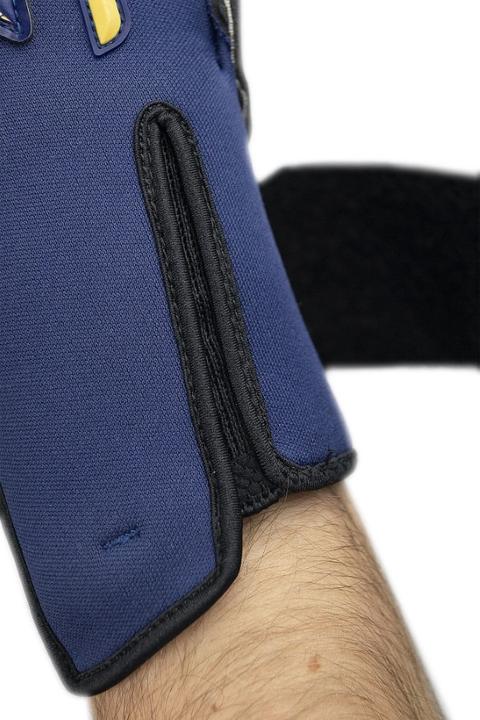 Actual product image Reusch Attrakt Duo Evolution (10.5)