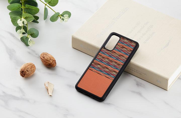 Actual product image Man&Wood case for Galaxy S20 browny check black (Samsung Galaxy S20+)