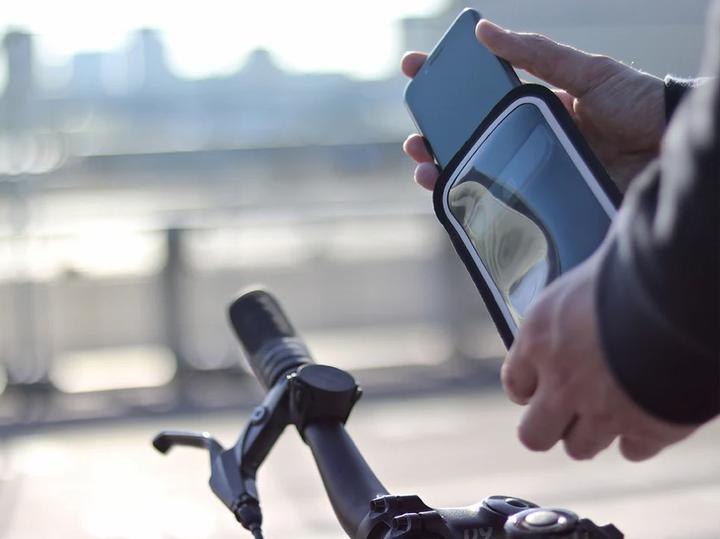 Produktbild MGA Zusätzlicher magnetischer Abdeckungsformehne V2 M (neu) (Motorola Defy (2021))