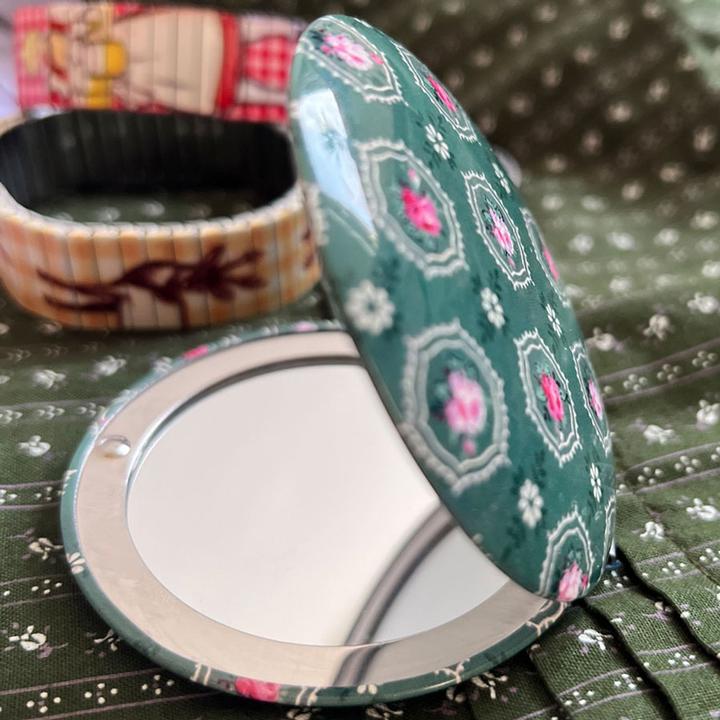 Actual product image Cedon Klappspiegel DIRNDL