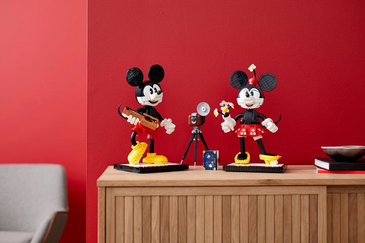Actual product image LEGO Mickey Mouse and Minnie Mouse (43179, LEGO Disney, LEGO Rare Sets)