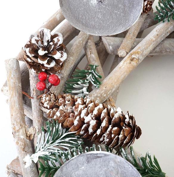 Produktbild Swisshandel24 Adventskranz rund, Weihnachtsdeko Tischkranz, Holz ø 35cm weiss-grau - ohne Kerzen