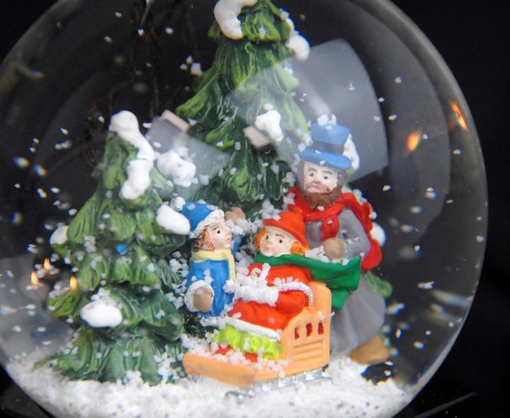 Actual product image Minimum Collection Snow globe "Family winter walk"