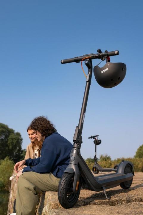 Produktbild Segway-Ninebot E2 Pro E (25 km/h, 35 km, 350 W)