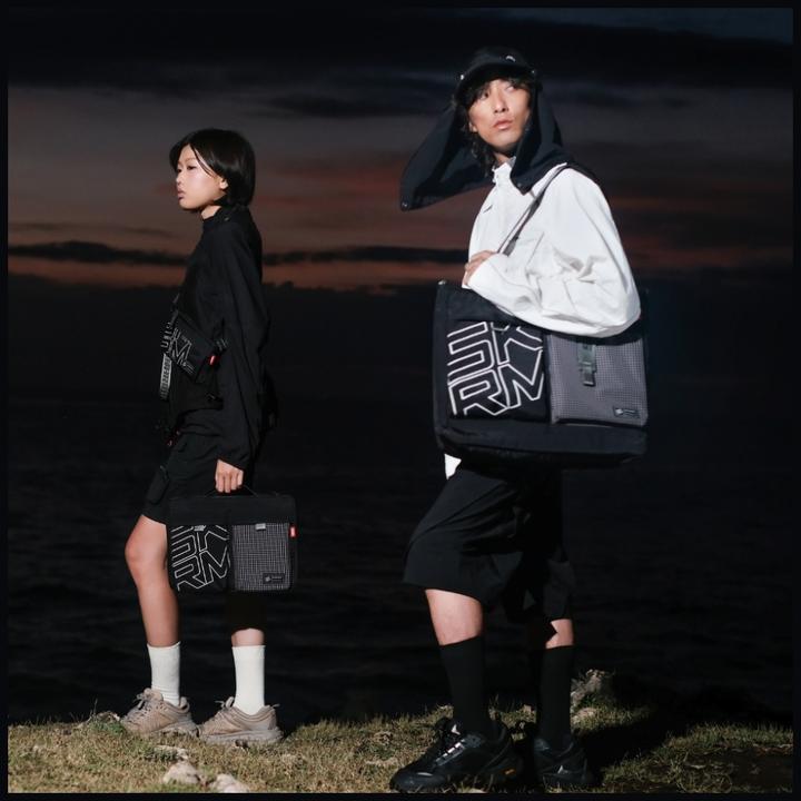 Actual product image Skinarma Bag Jager black