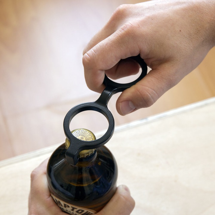 Actual product image Kikkerland Le Corbusier Glasses Bottle Opener (Bottle opener)