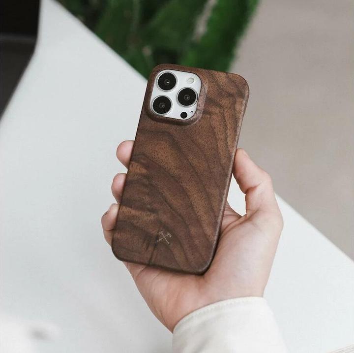 Produktbild Woodcessories Slim Case Walnuss (Apple iPhone 13 Pro Max)