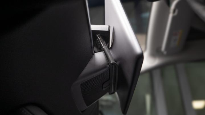 Immagine prodotto Made4EV Ablage hinter dem Display für das Tesla Model 3/Y