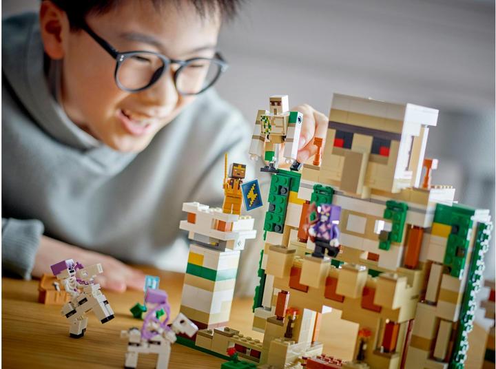 Actual product image LEGO 21250 The Iron Golem Fortress (21250, LEGO Minecraft)