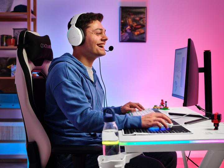 Actual product image Trust GXT 709W LUMINUS Gaming Desk