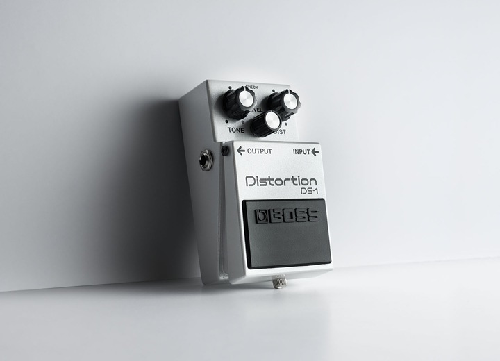 Produktbild BOSS Effektgerät DS-1 -WH Distortion Pedal Limited Edition (E-Gitarre, Bass)