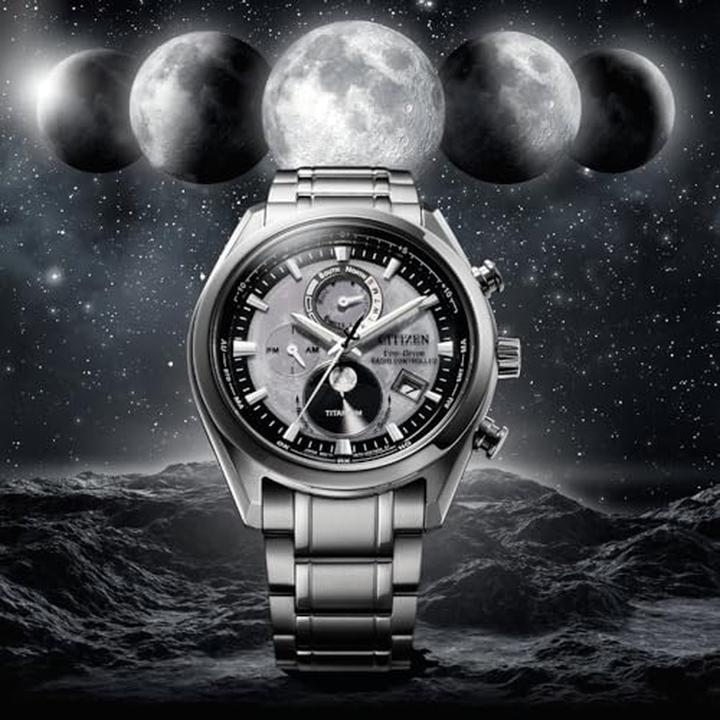 Produktbild Citizen BY1010-81H Eco-Drive Mondphase Titanium Funkuhr 43mm 10ATM (Mondphasenuhr, Funkuhr, 43 mm)