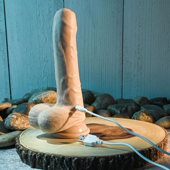 Produktbild Evolved Peek-a-Boo Uncircumcised Vibrating Dildo by - Flesh