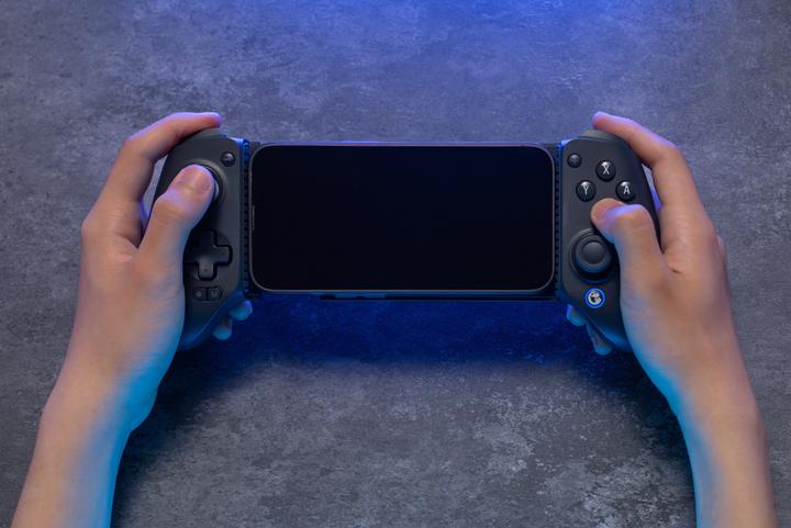 Produktbild Gamesir G8+ Bluetooth mobile controller with phone holder (Android, iOS, Switch, PC)