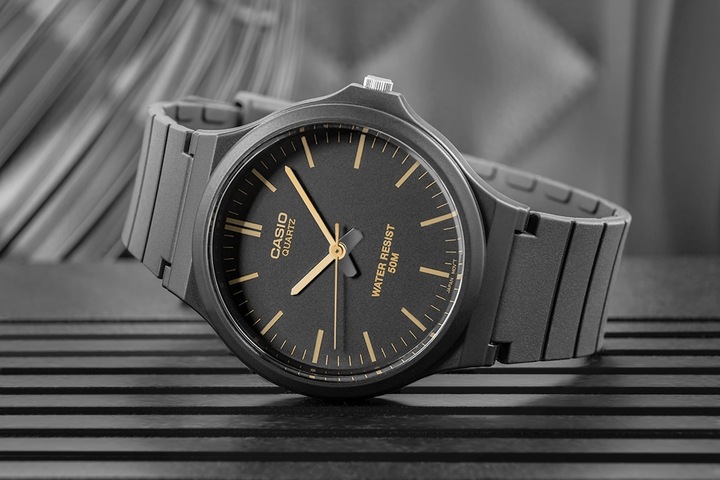 Actual product image Casio MW-240-1E2VDF Men's watch + BOX