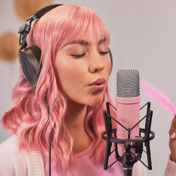 Produktbild RØDE NT1 Signature Pink Studio-Mikrofon Rosa mit PSA1 Gelenkarm Schwarz