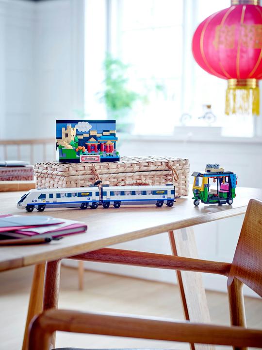 Actual product image LEGO Creator postcard from Beijing (40654)