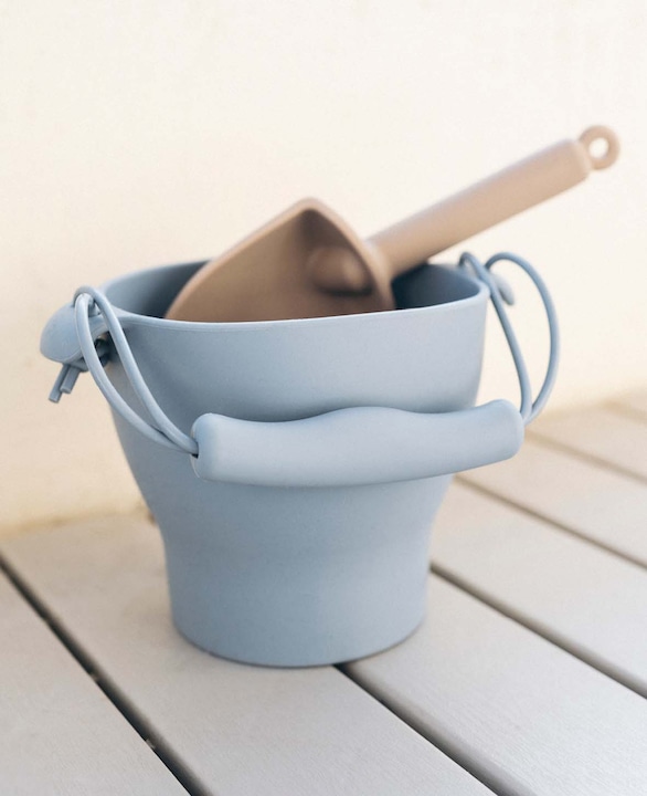 Actual product image Esmée Sand toy set with kettle, shovel and moulds
