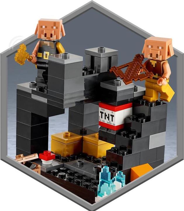 Actual product image LEGO The Nether Bastion (21185, LEGO Minecraft)
