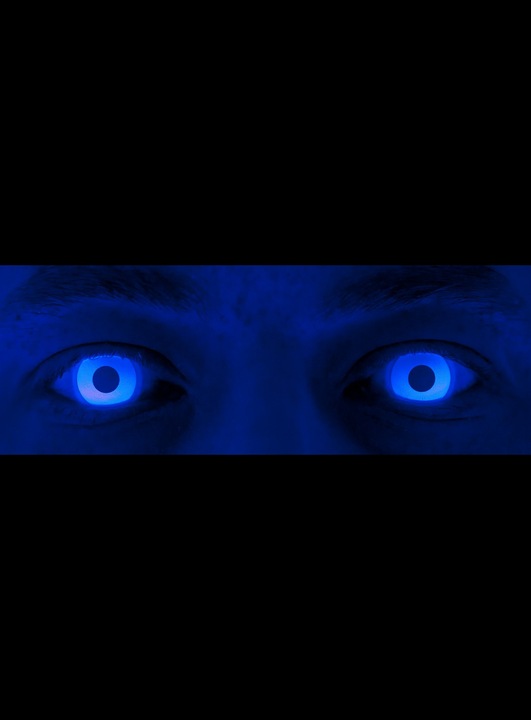 Produktbild Maskworld Glow Jahreslinsen Blaue UV Party Kontaktlinsen (Blau)