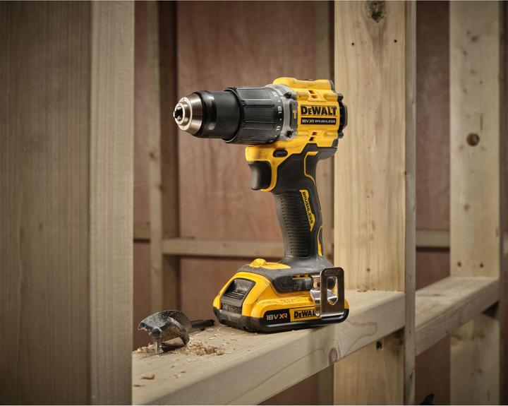 Actual product image DeWalt 18V Akku-Schlagbohrschrauber (bürstenlos), inkl. 2 x Akkus (18 Volt 2 Ah)