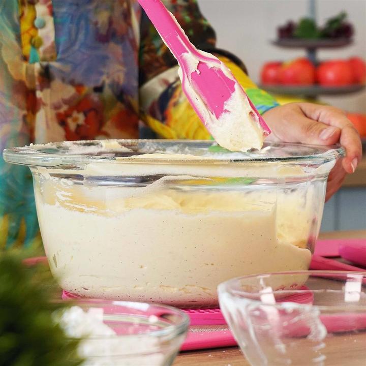 Actual product image Kochblume Design dough scraper M 28 cm lime