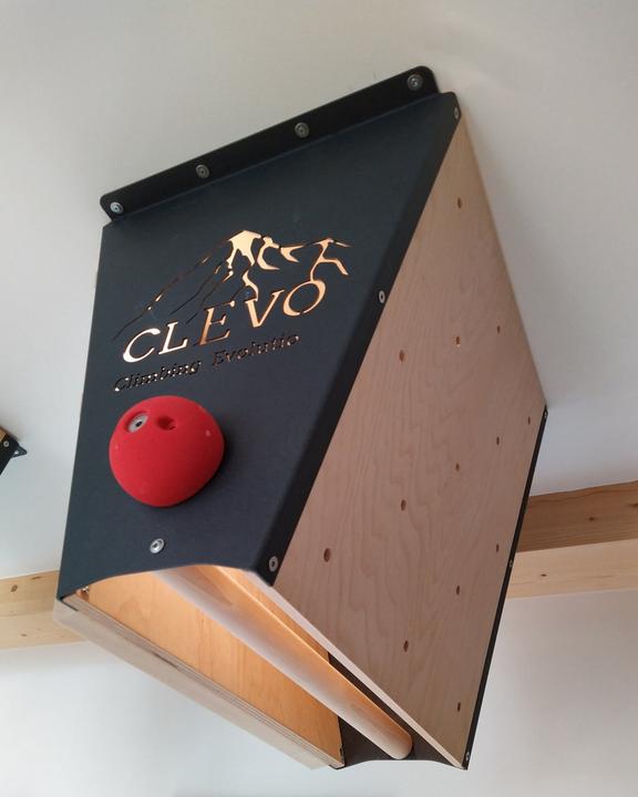Actual product image Clevo Climbing CLEVO L: Deckenbefestigung Campusboard, Klettergriffe und Klimmzugstange