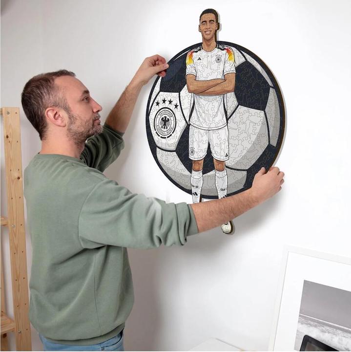 Actual product image Iconic Jamal Musiala - German Nationl Team - Wooden Puzzle Size L (500 pieces) (500 pieces)