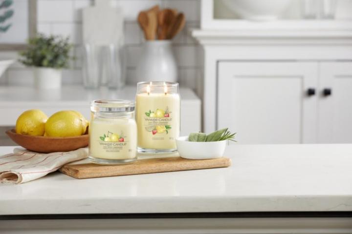 Immagine prodotto Yankee Candle Duftkerze Iced Berry Lemonade Signature Medium Jar