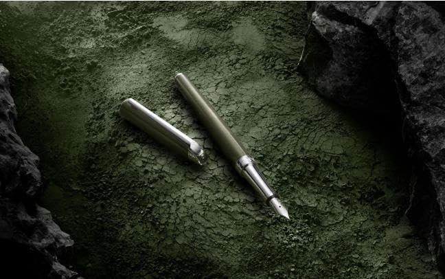 Produktbild Caran d'Ache Caran dAche Vulpen LEMAN Terre dOmbre SLIM - veerpunt - M - Réf. 4791.016 (Terre d'Ombre, 1x)