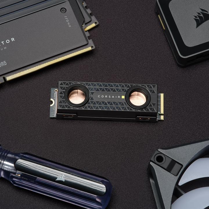 Actual product image Corsair MP700 PRO Hydro X Series (2000 GB, M.2 2280)