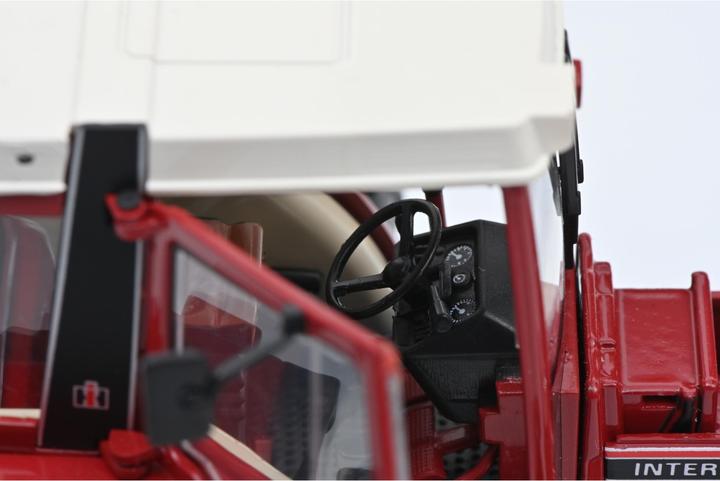 Actual product image Schuco International 1455 XL red 1:32